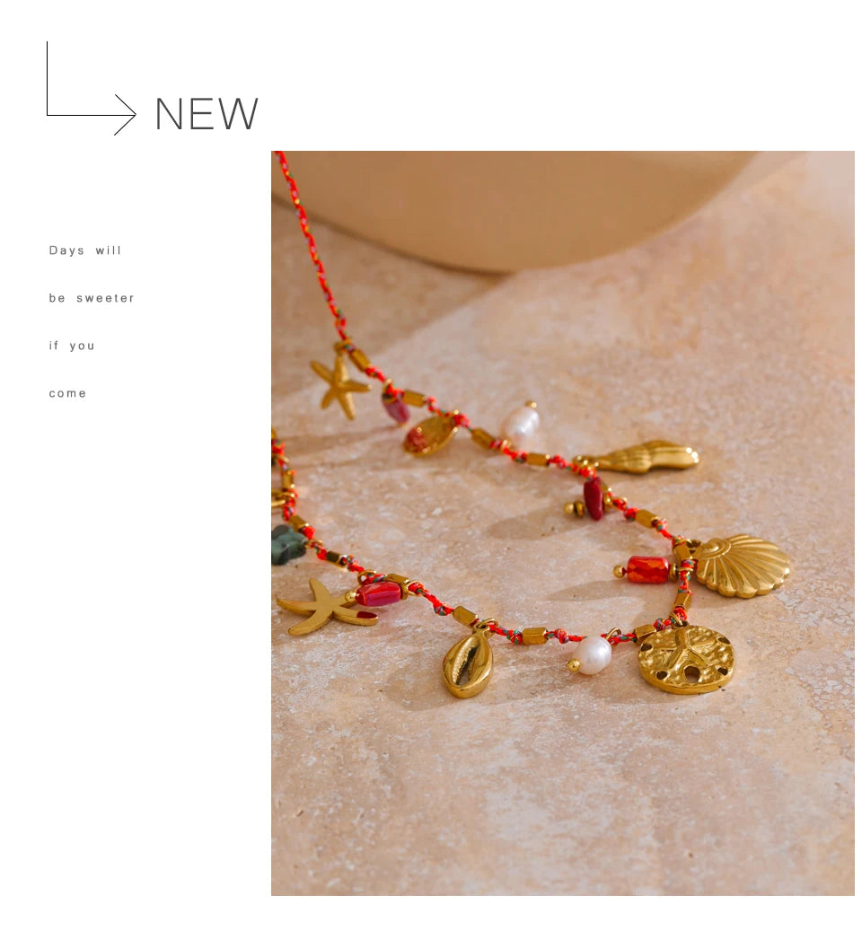 Shell natural stone star necklace in gold-plated stainless steel with natural stone and shell.