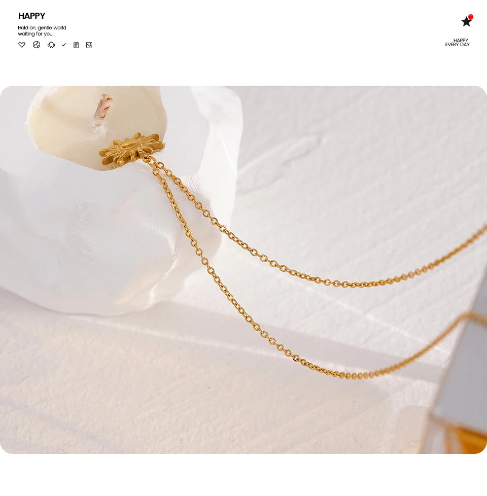 Sun geometric necklace in gold-plated stainless steel.