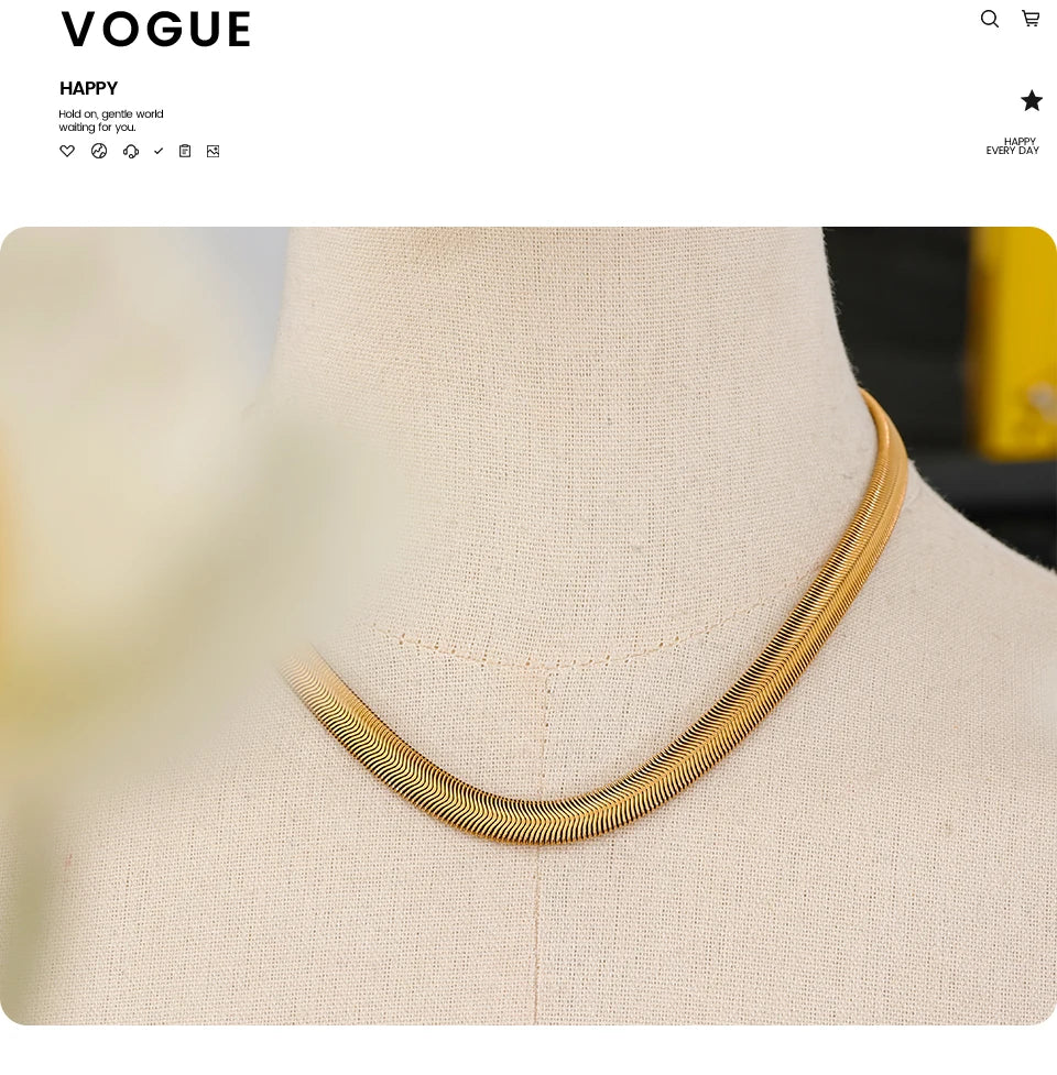 Geometric chain necklace in gold-plated stainless steel.