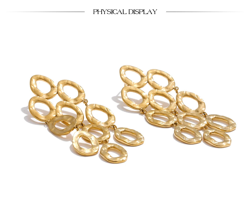 Geometric earrings in gold-plated stainless steel.