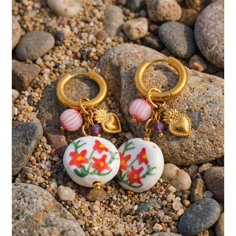 Flower geometric earrings in gold-plated stainless steel.