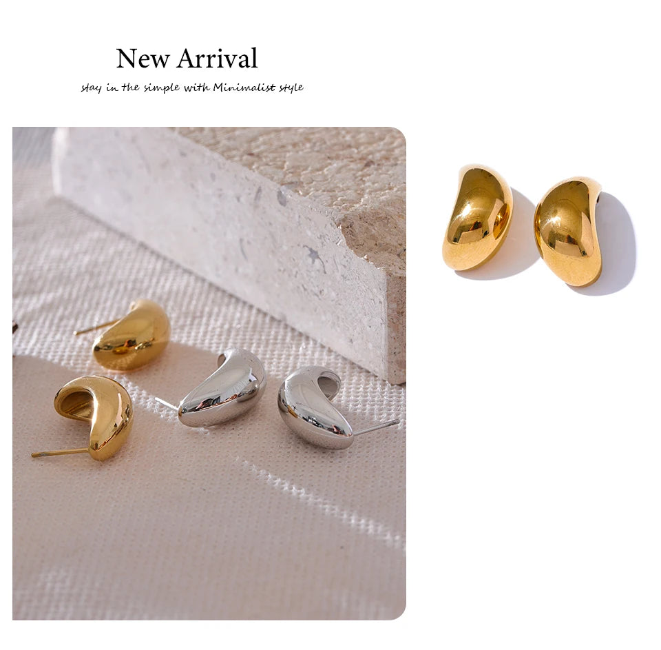 Geometric earrings in gold-plated stainless steel.