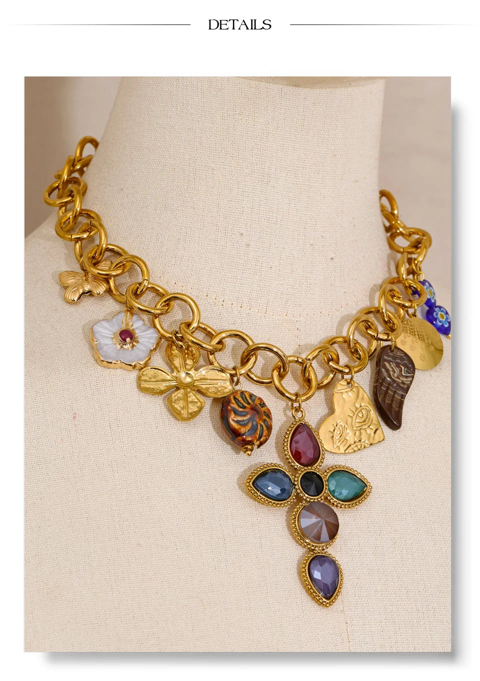Cubic zirconia heart flower necklace in gold-plated stainless steel with cubic zirconia.