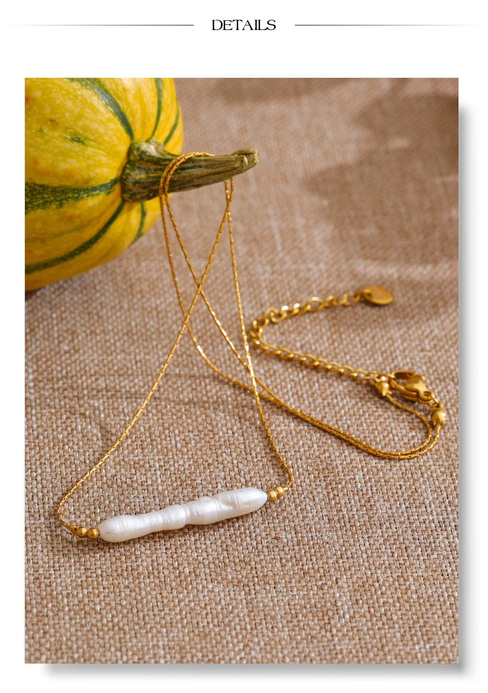 Freshwater pearl geometric chain necklace in gold-plated stainless steel with freshwater pearl.