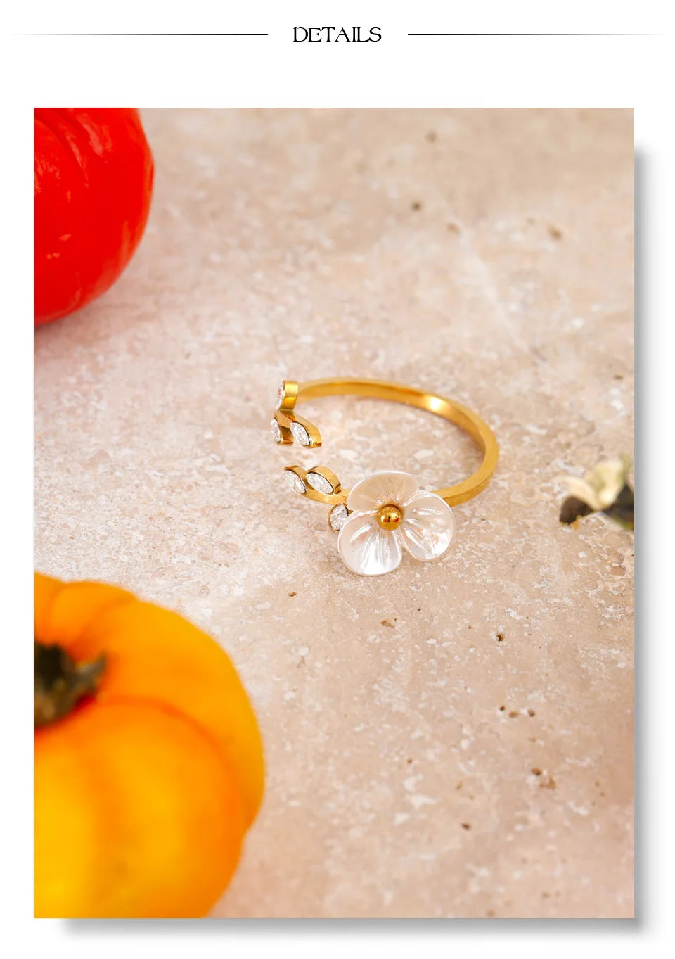 Cubic zirconia resin flower ring in 18K gold-plated stainless steel with cubic zirconia and resin.