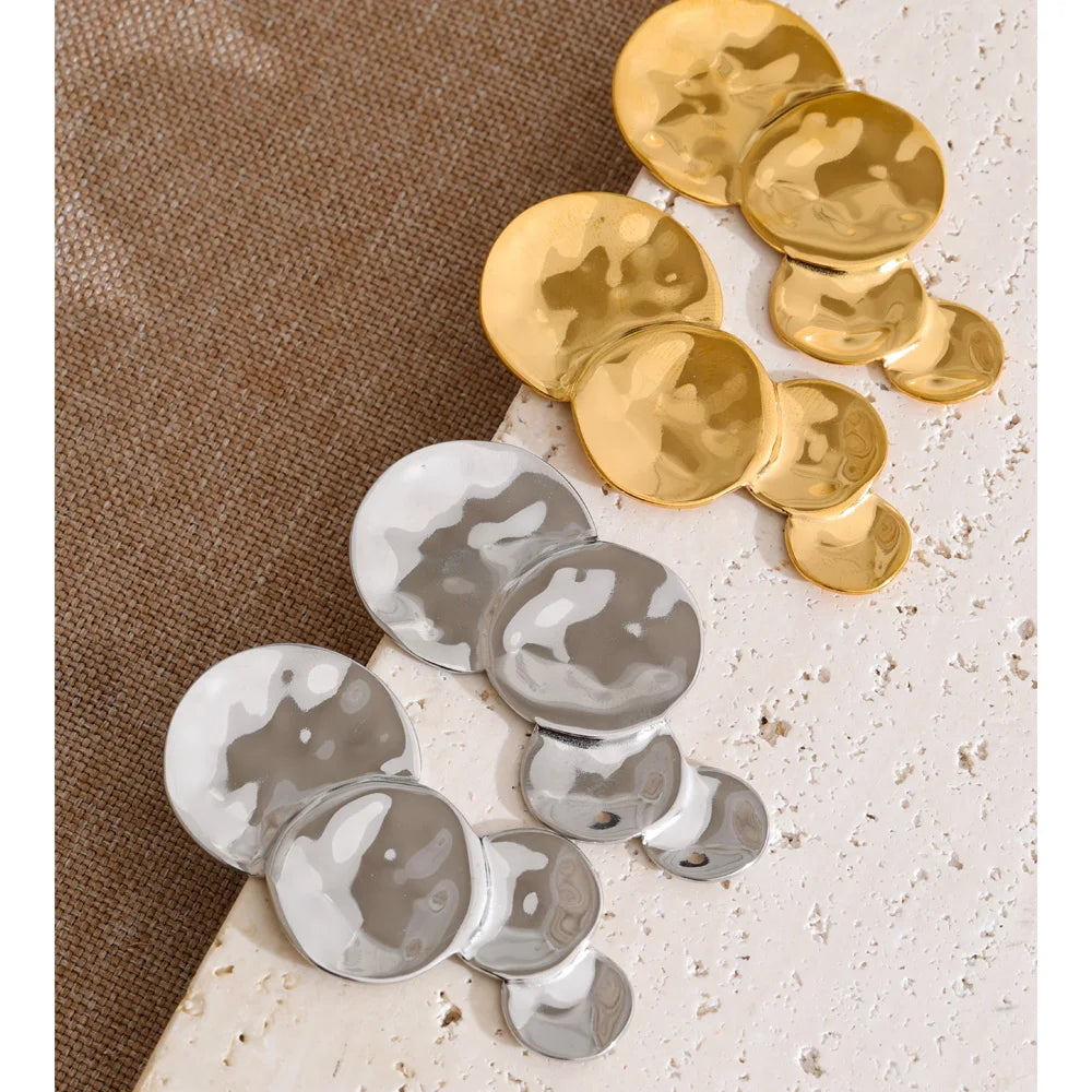 Geometric earrings in gold-plated stainless steel.