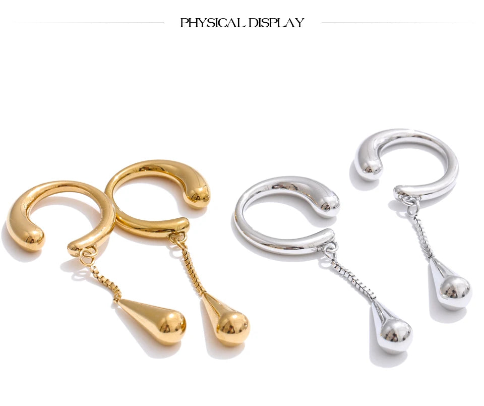 Geometric chain earrings in gold-plated stainless steel.