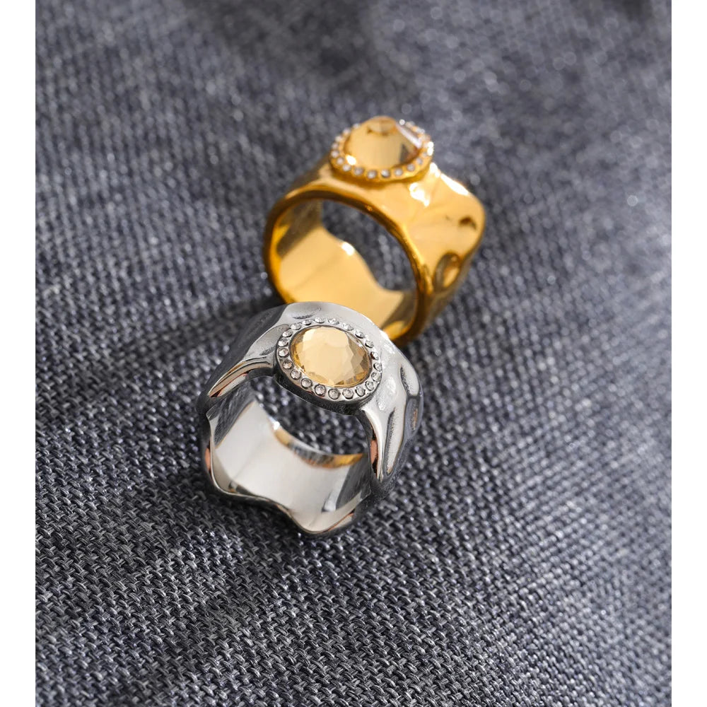 Cubic zirconia geometric ring in 18K gold-plated stainless steel with cubic zirconia.