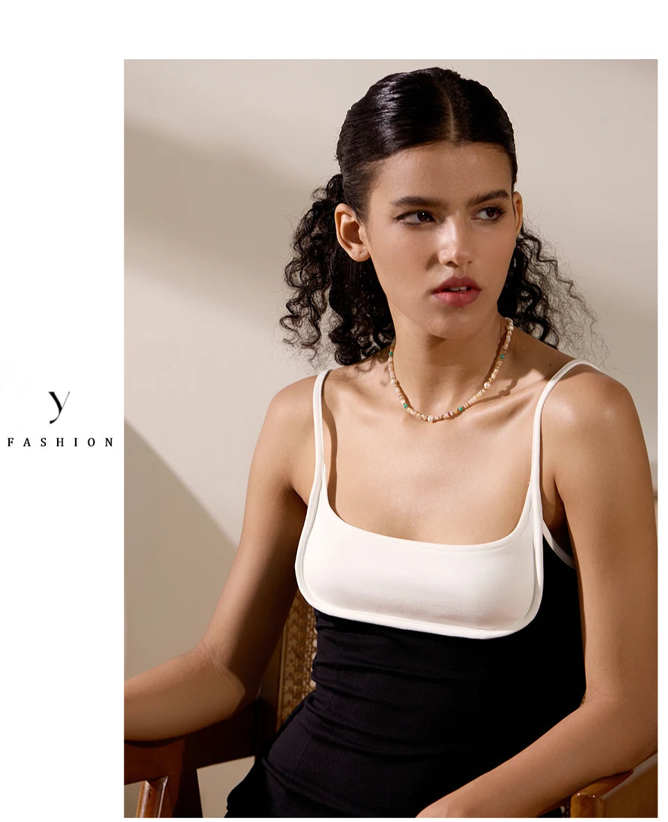 Freshwater pearl natural stone beaded necklace in gold-plated stainless steel with freshwater pearl and natural stone.
