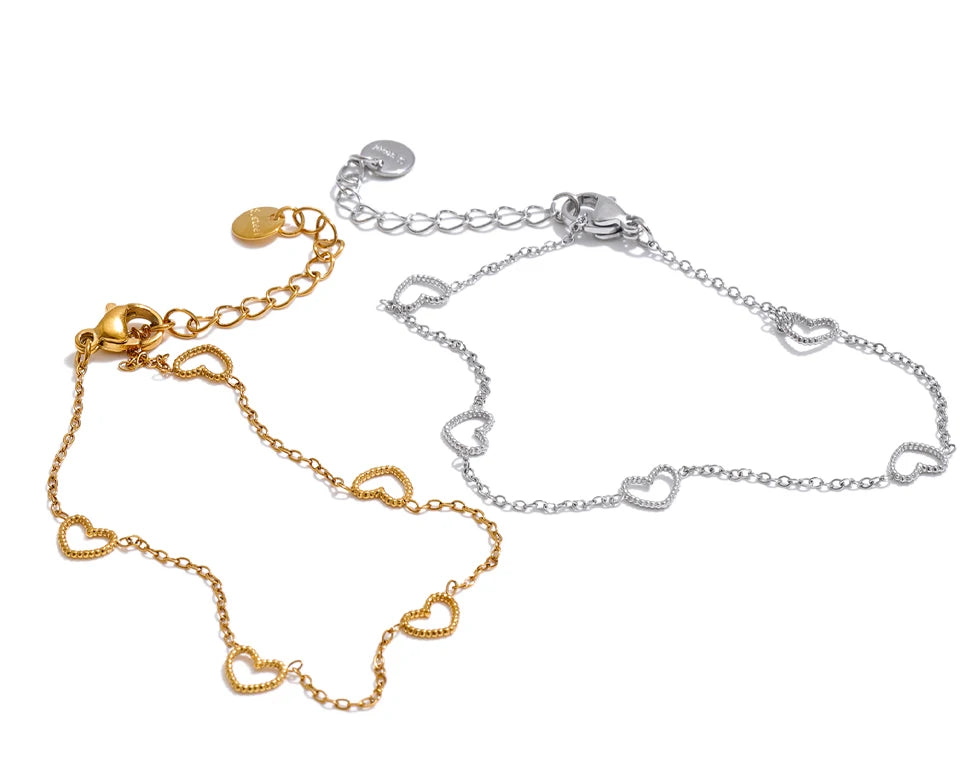 Heart geometric chain necklace in gold-plated stainless steel.