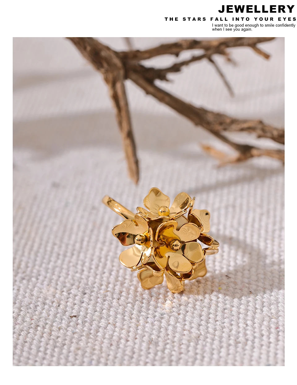 Flower ring in 18K gold-plated stainless steel.