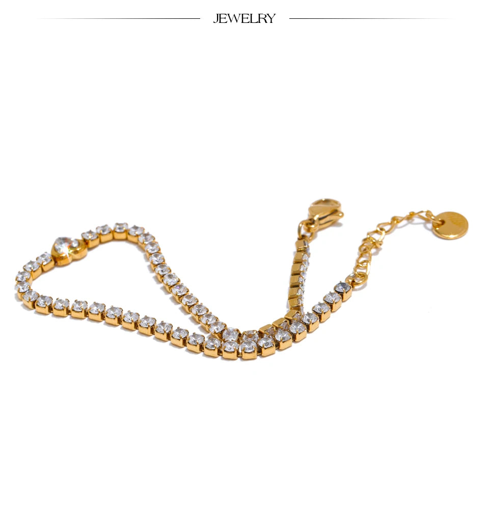 Cubic zirconia heart geometric necklace in gold-plated stainless steel with cubic zirconia.