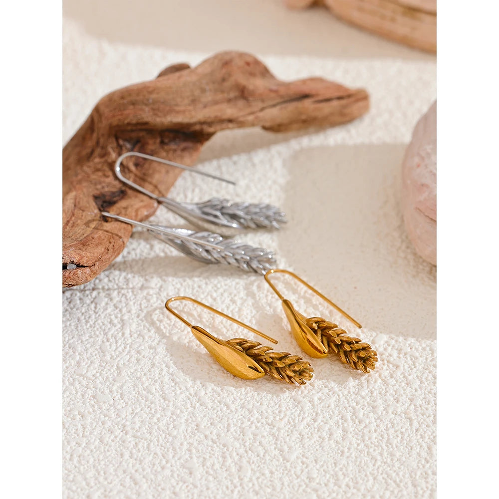Geometric earrings in gold-plated 316L stainless steel.