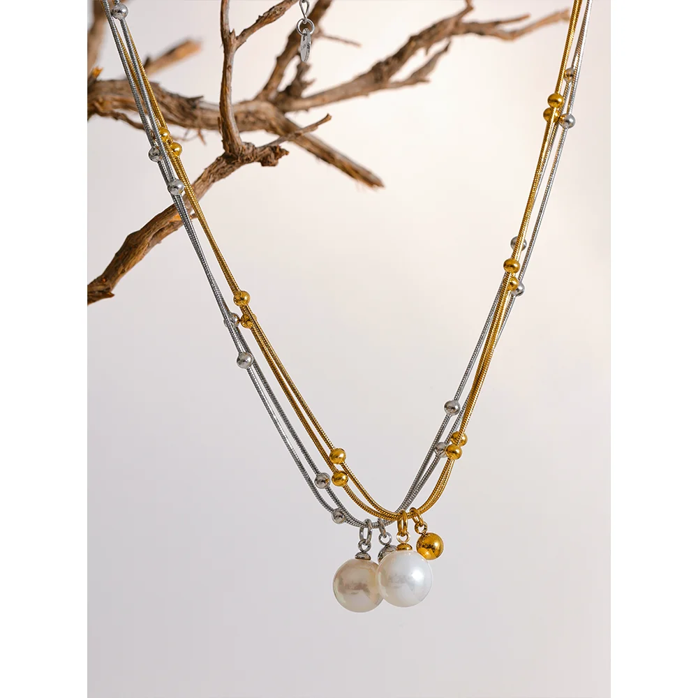 Pearl beaded geometric necklace in gold-plated stainless steel with pearl.