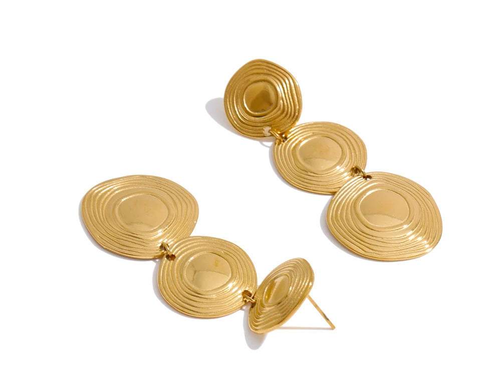 Geometric earrings in gold-plated stainless steel.