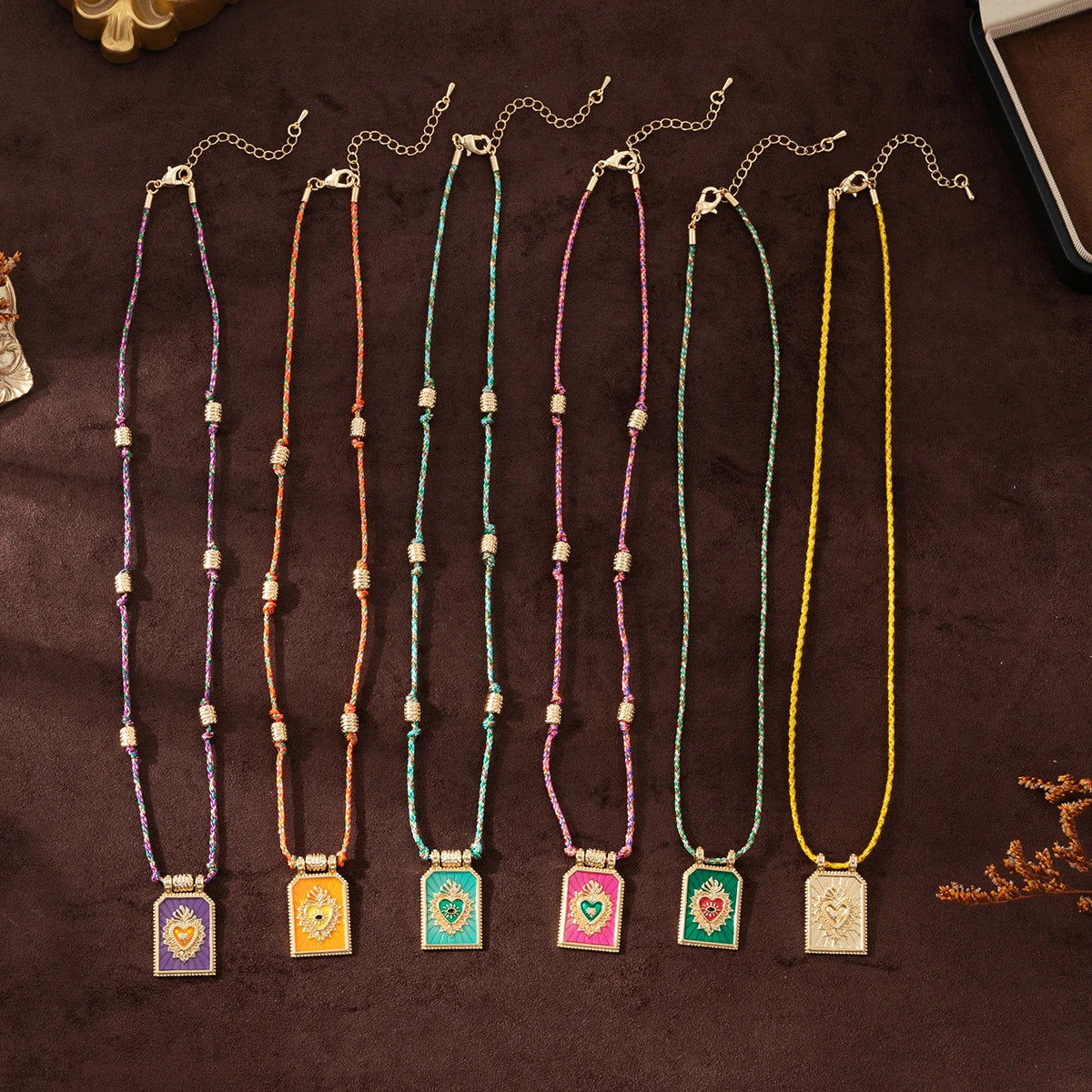 Minimally colored heart tarot card pendant necklace, women's collarbone chain, gold-plated and color preserving