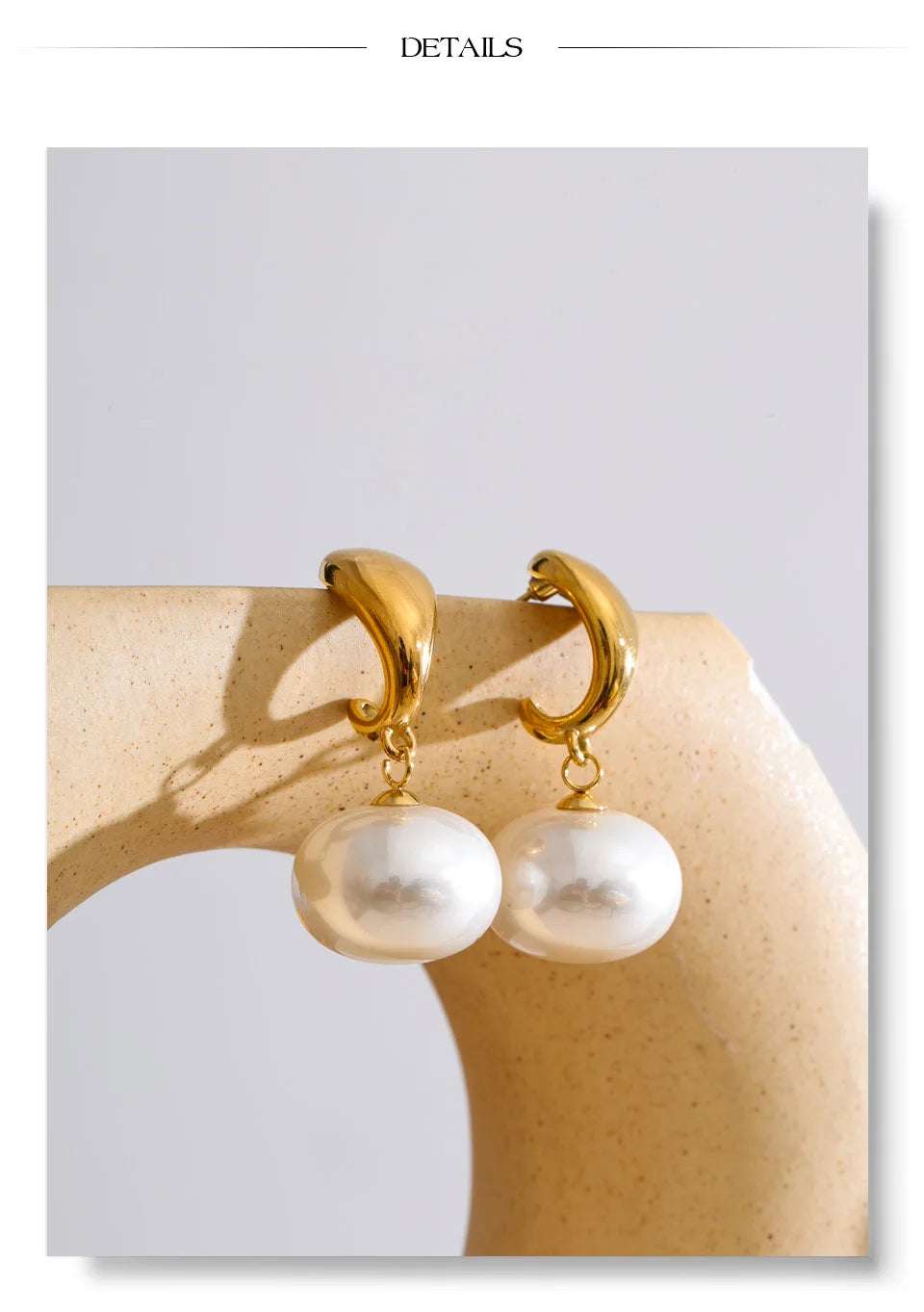 Pearl geometric earrings in gold-plated stainless steel with pearl.
