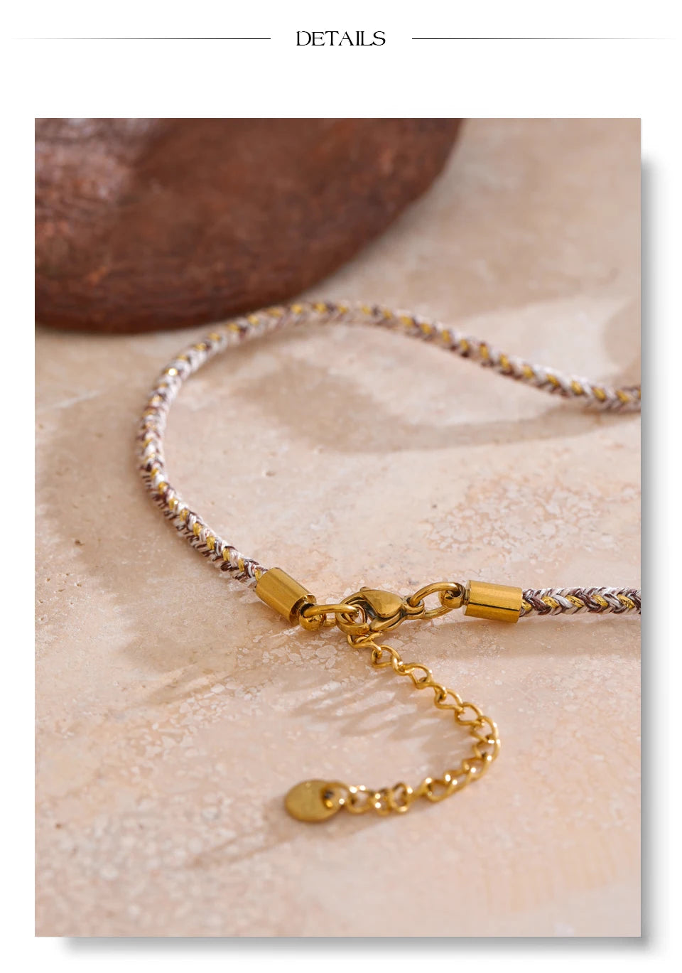 Shell star geometric necklace in gold-plated stainless steel with shell.