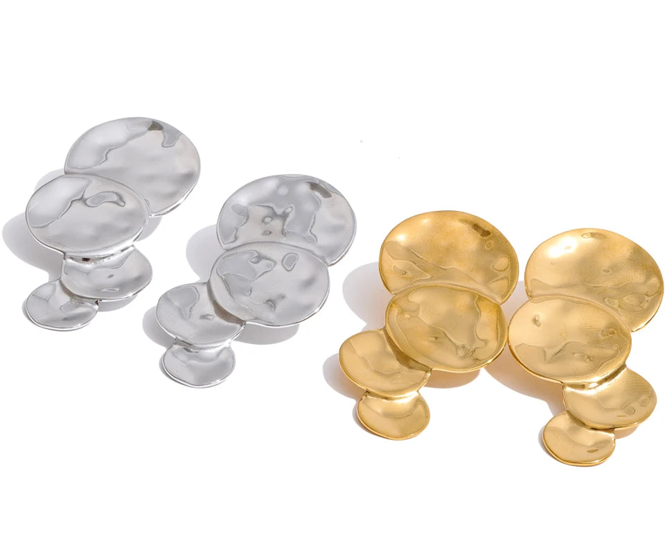 Geometric earrings in gold-plated stainless steel.