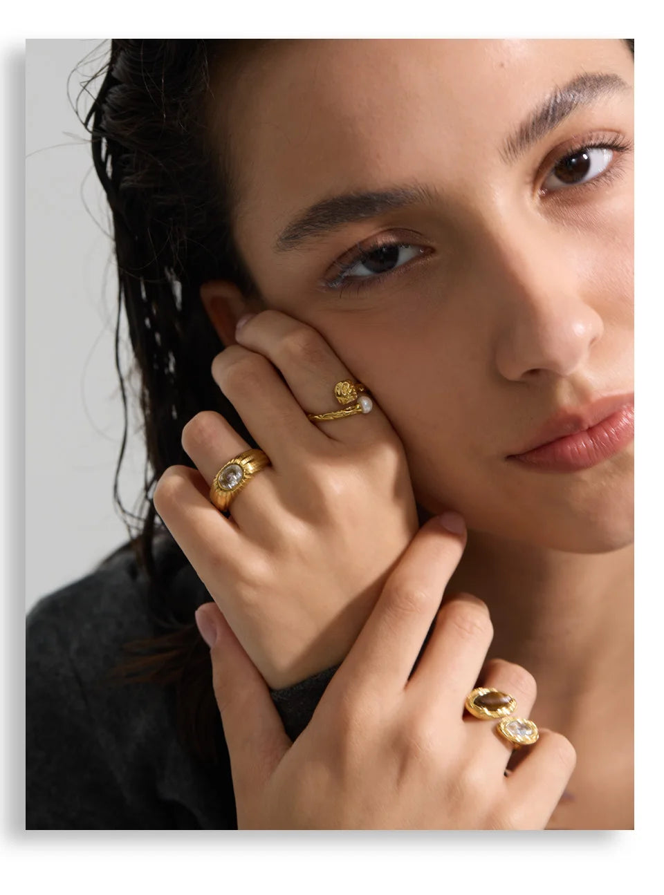 Cubic zirconia geometric ring in 18K gold-plated stainless steel with cubic zirconia.