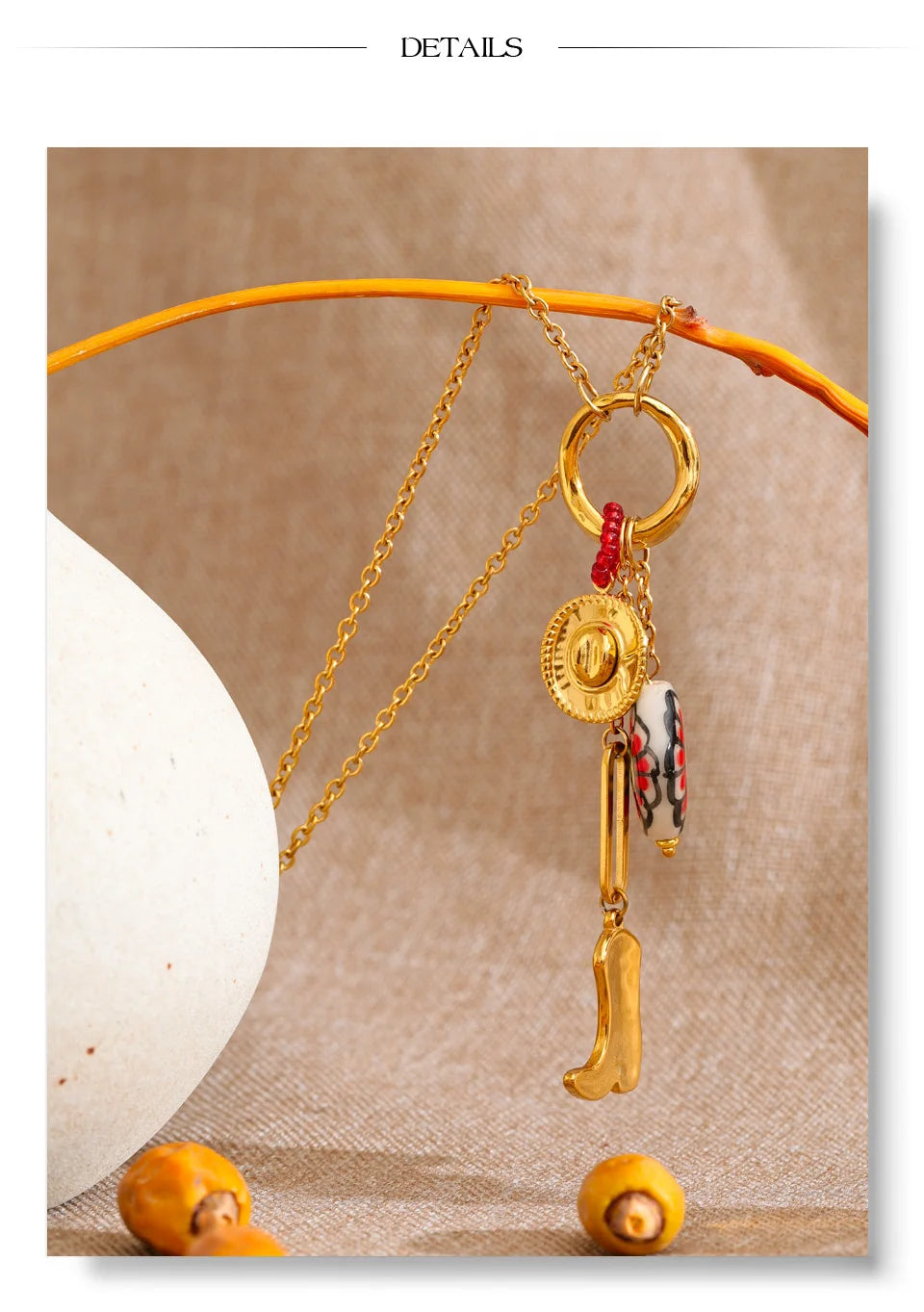 Flower geometric necklace in gold-plated stainless steel.