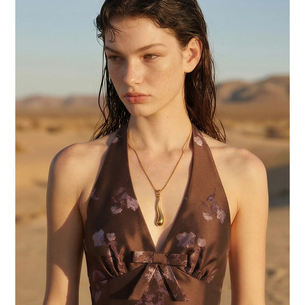 Geometric necklace in gold-plated stainless steel.
