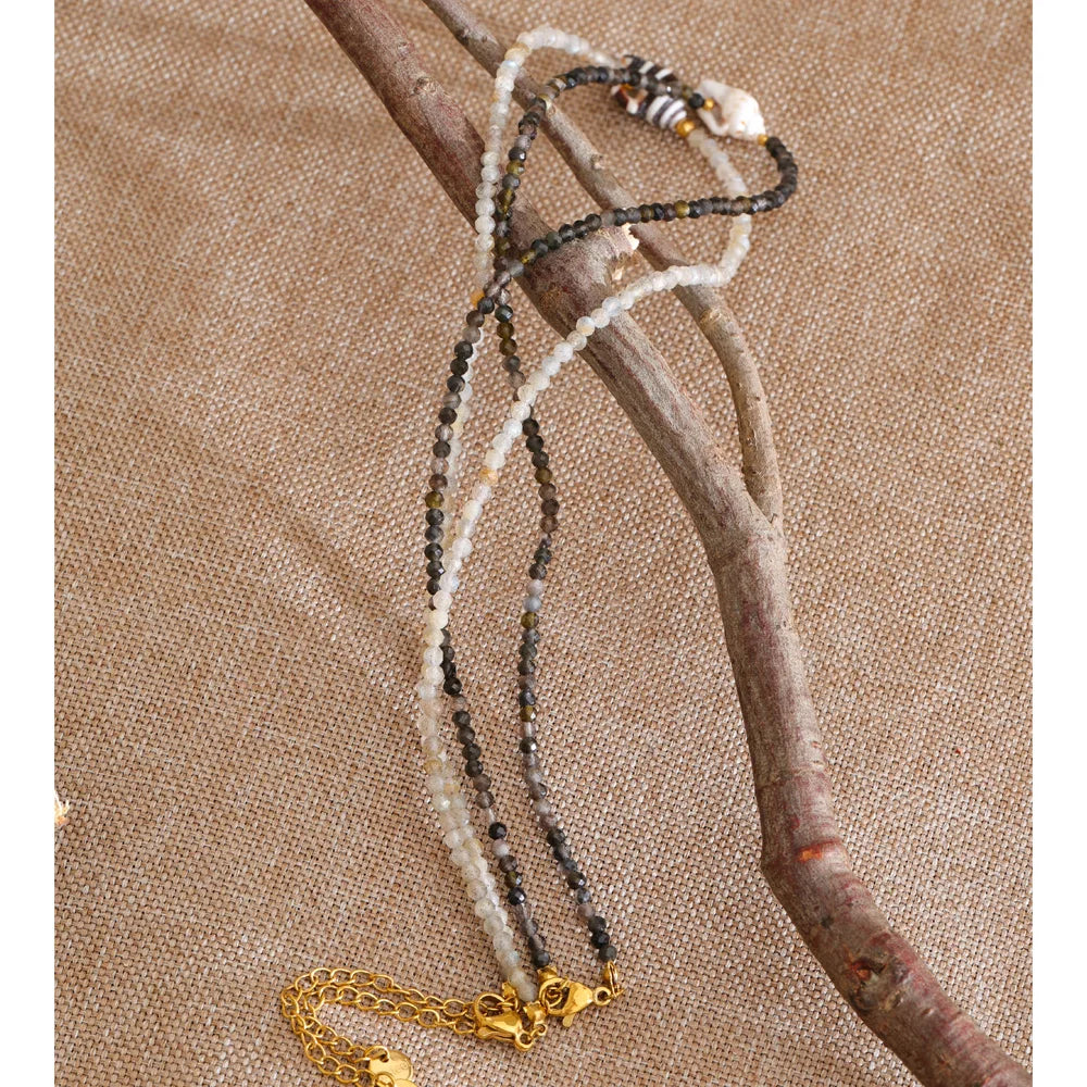 Crystal geometric necklace in gold-plated stainless steel with crystal.
