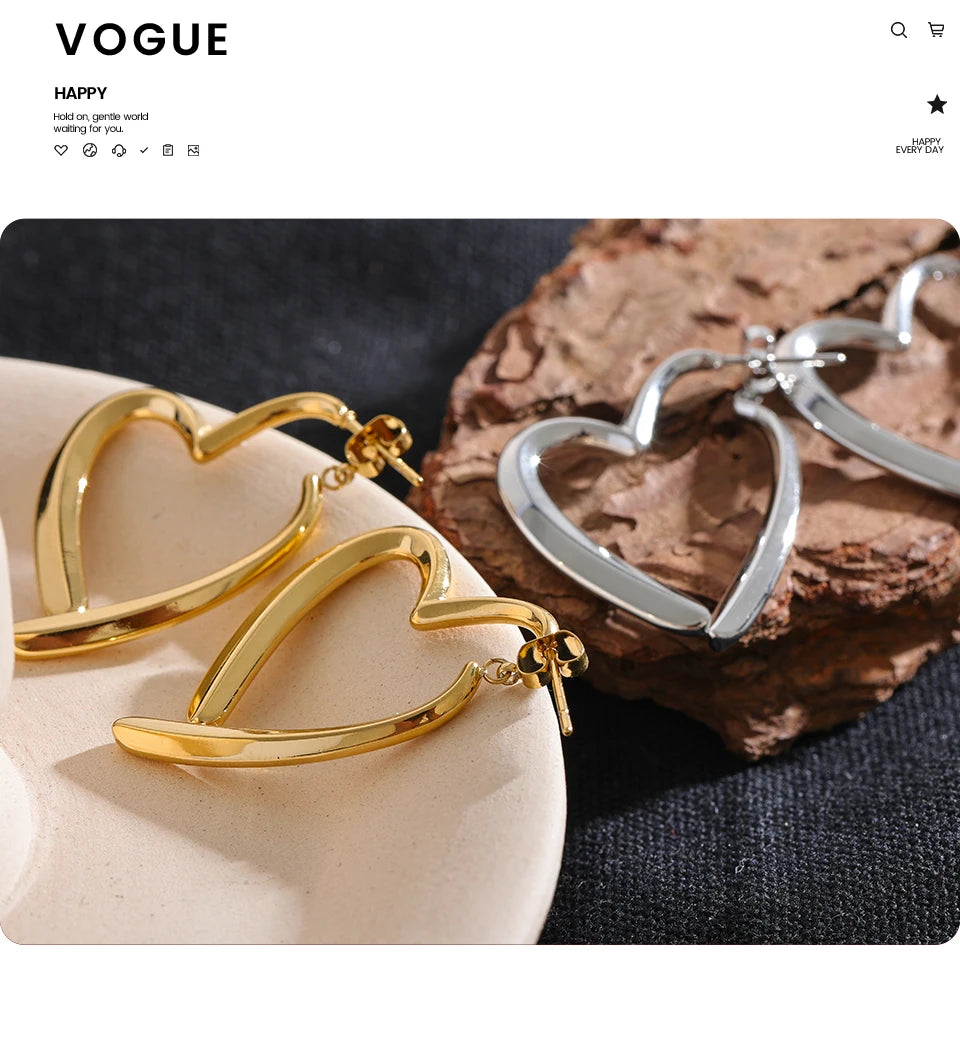 Heart minimalist earrings in gold-plated stainless steel.