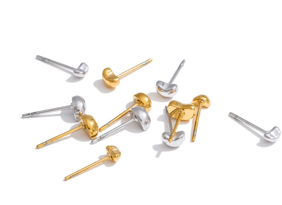 Heart earrings in gold-plated stainless steel.