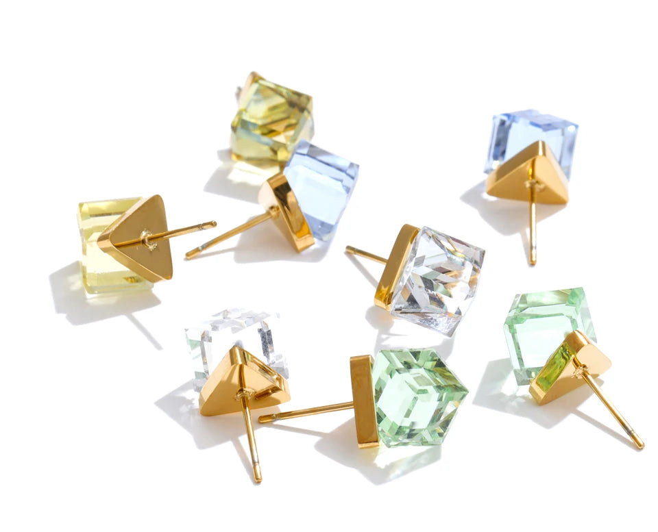 Crystal multi-color geometric earrings in gold-plated stainless steel with crystal.
