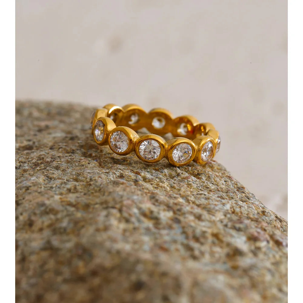 Cubic zirconia geometric ring in 18K gold-plated stainless steel with cubic zirconia.