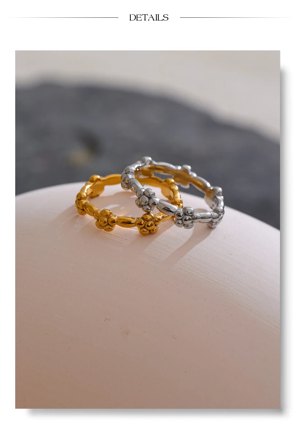 Flower ring in 18K gold-plated stainless steel.