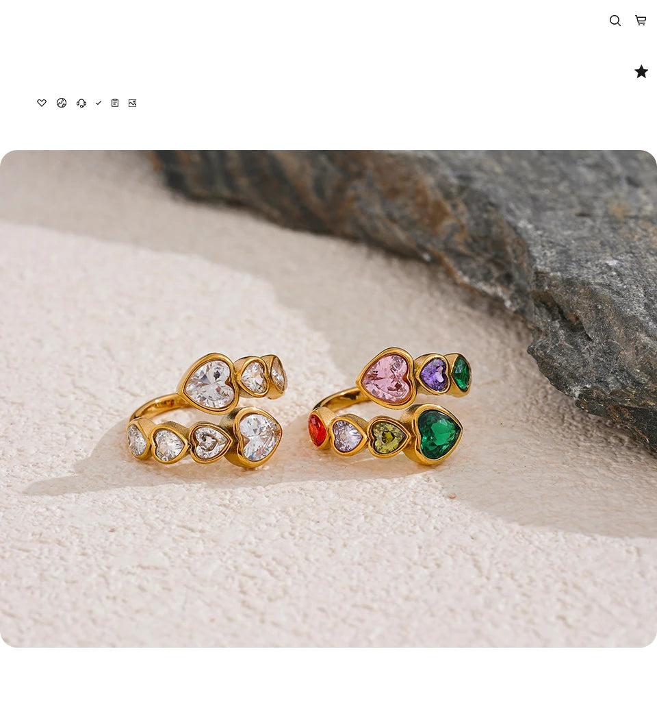 Cubic zirconia heart ring in 18K gold-plated stainless steel with cubic zirconia.