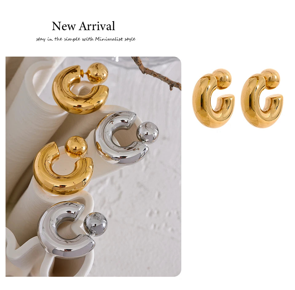 Geometric earrings in gold-plated stainless steel.