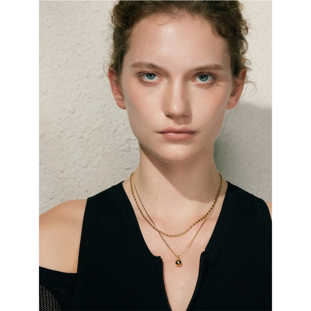 Geometric chain layered necklace in gold-plated stainless steel.