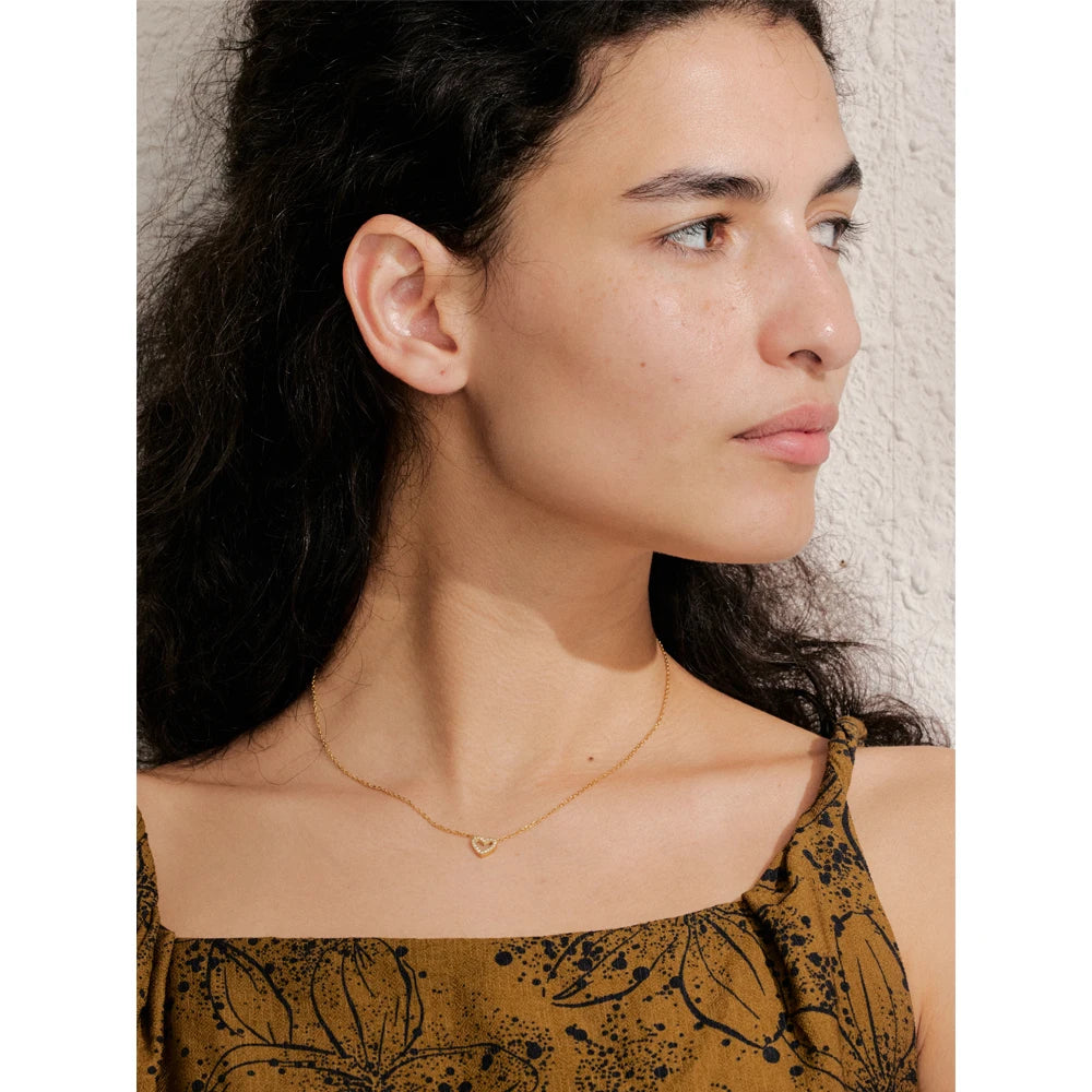 Cubic zirconia heart necklace in gold-plated stainless steel with cubic zirconia.
