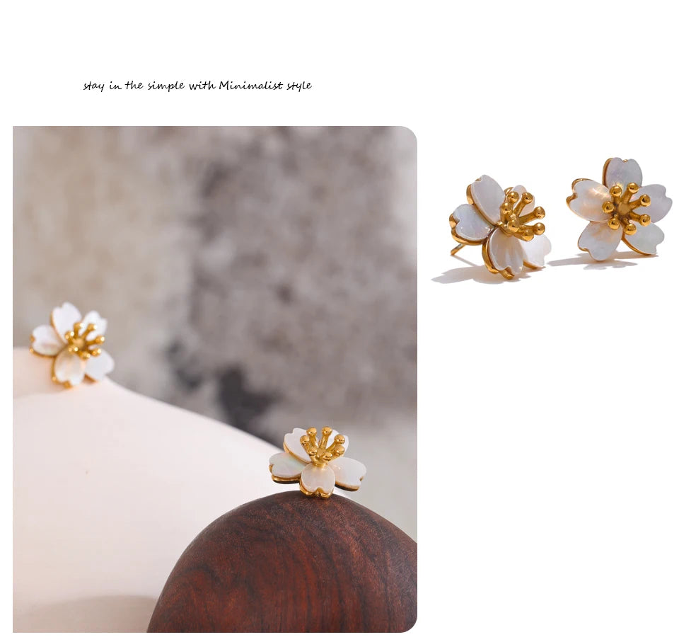 Shell flower earrings in stainless steel with shell.