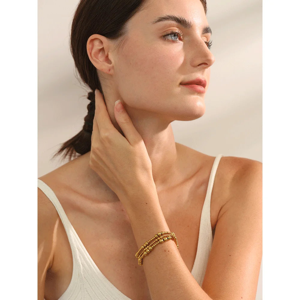 Beaded geometric bracelet in gold-plated stainless steel.