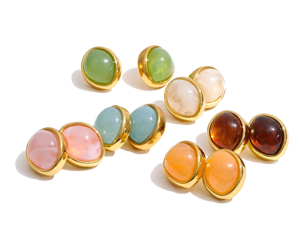 Resin multi-color geometric earrings in gold-plated stainless steel with resin.
