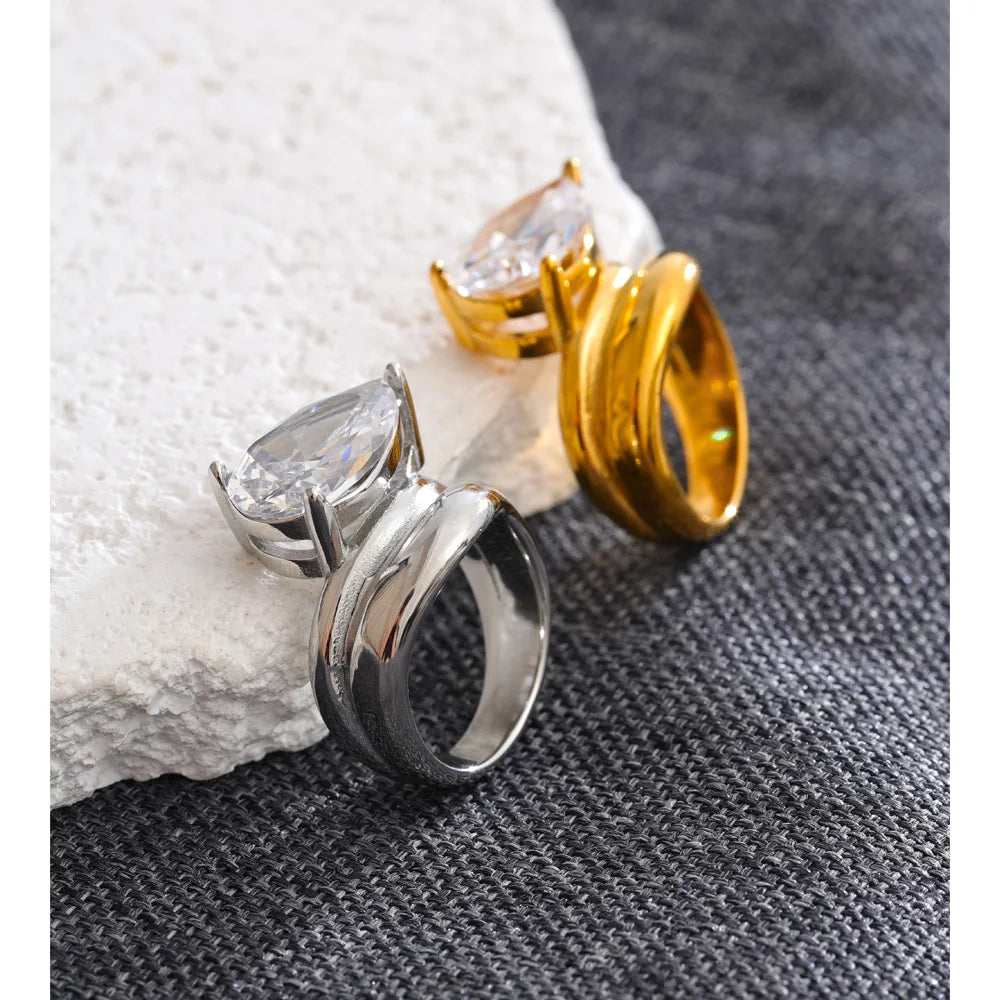 Cubic zirconia geometric ring in 18K gold-plated stainless steel with cubic zirconia.