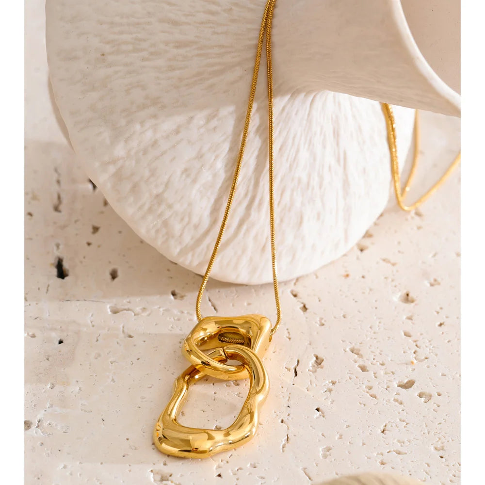 Geometric necklace in gold-plated stainless steel.