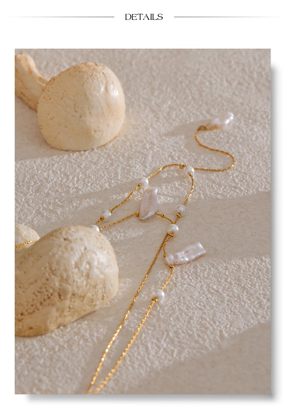 Freshwater pearl geometric necklace in gold-plated stainless steel with freshwater pearl.