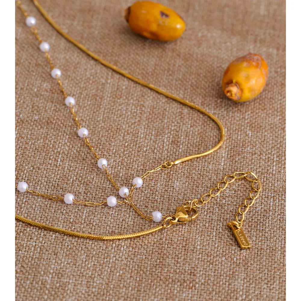 Pearl geometric chain necklace in gold-plated stainless steel with pearl.