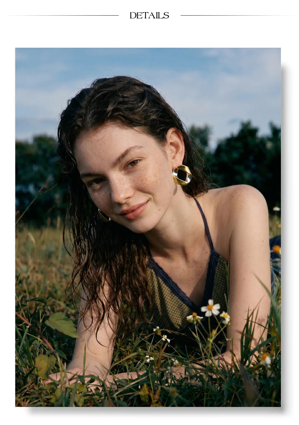 Geometric earrings in gold-plated stainless steel.