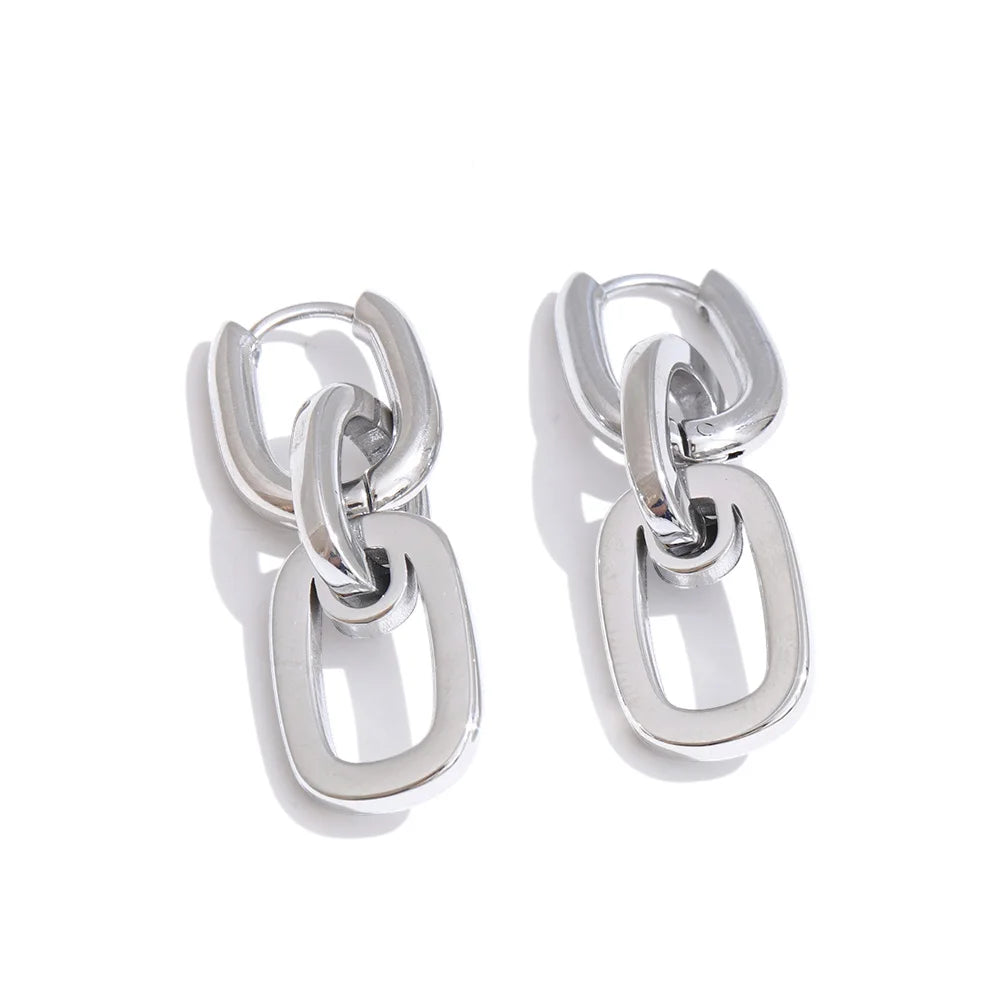 Geometric earrings in gold-plated stainless steel.