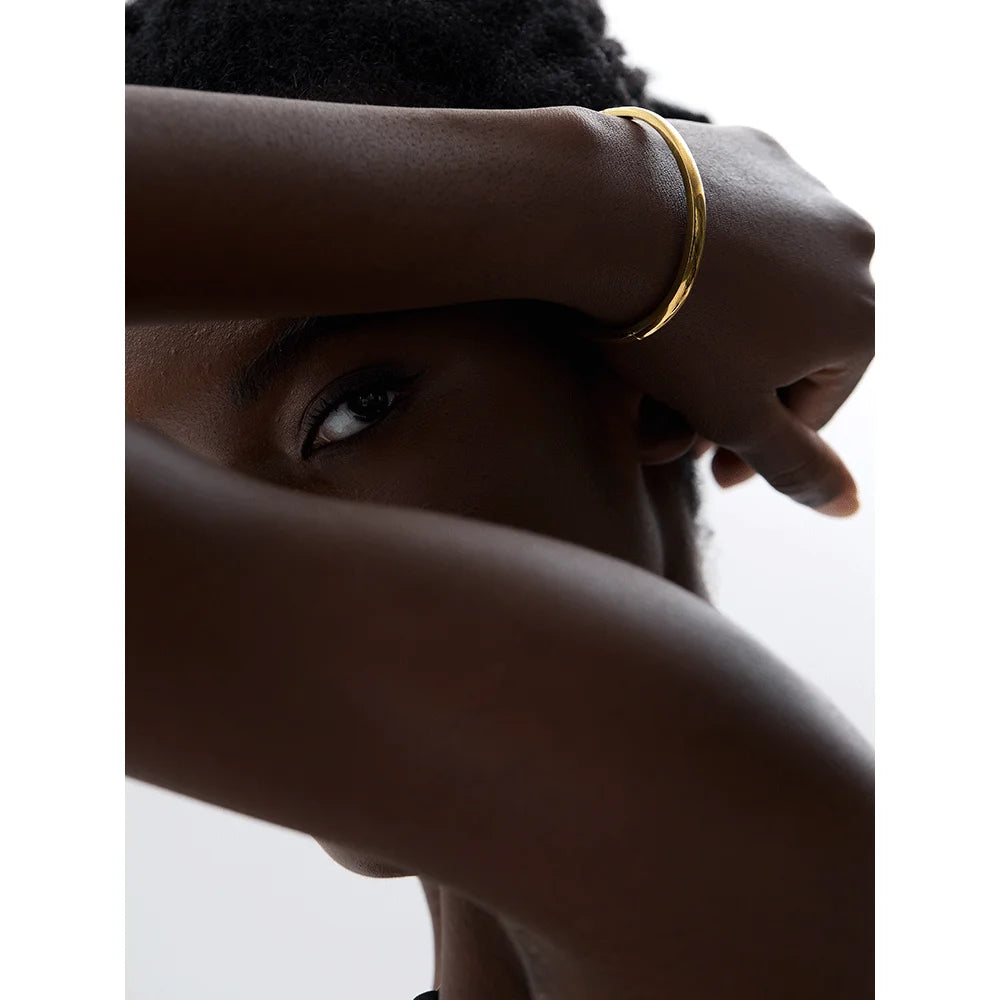 Geometric bracelet in gold-plated stainless steel.