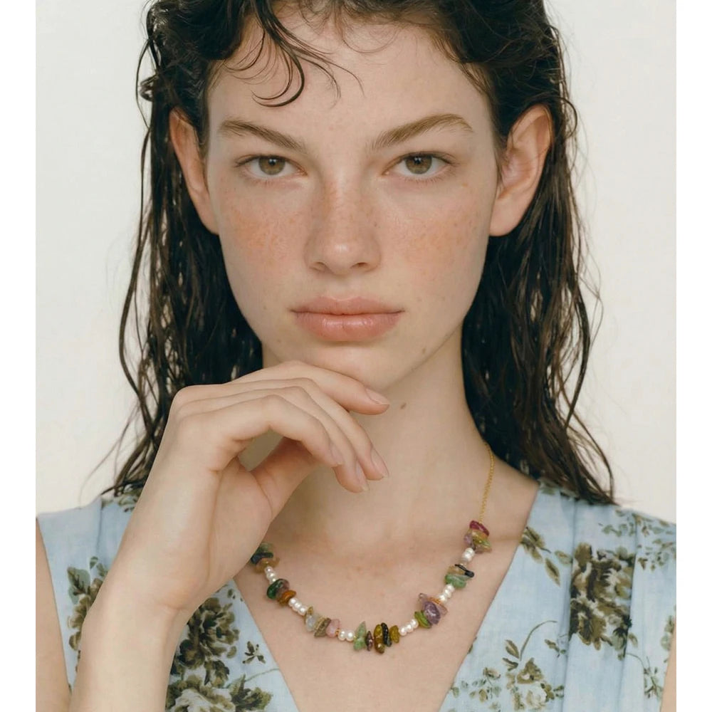 Pearl natural stone multi-color necklace in gold-plated stainless steel with pearl and natural stone.