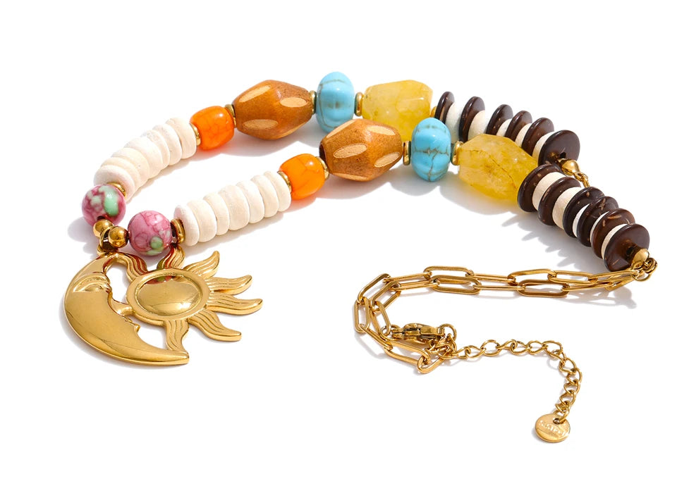 Resin natural stone moon necklace in gold-plated stainless steel with natural stone and resin.