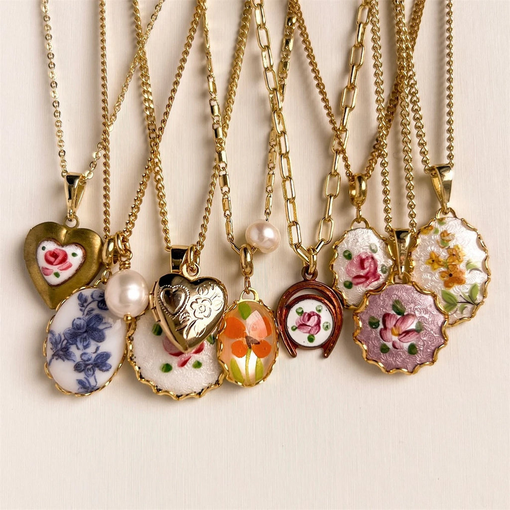 Retro printed oval heart-shaped necklace, women's colorful bohemian style jewelry, gold-plated