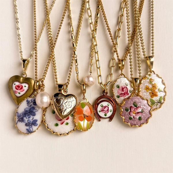 Retro printed oval heart-shaped necklace, women's colorful bohemian style jewelry, gold-plated